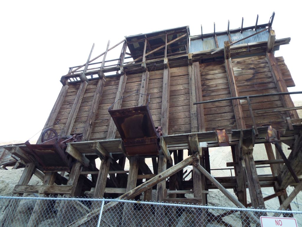 This is such a huge structure to stand under.  One of the largest and most well-preserved in Death Valley: