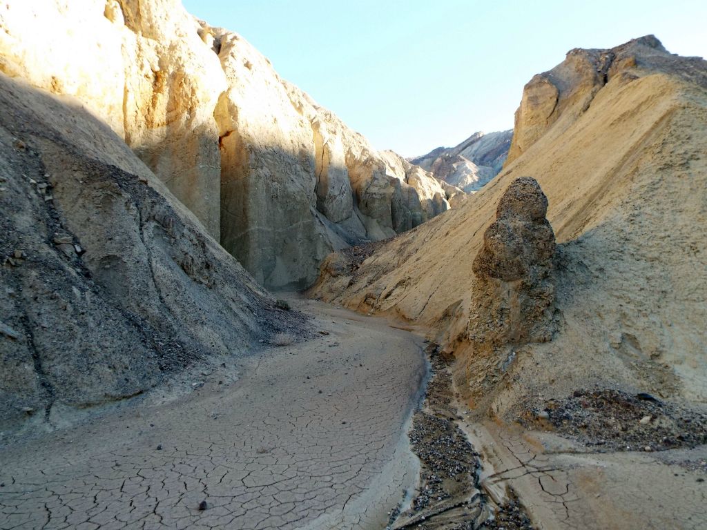 This small pinnacle marks the entrance to the main side canyon of Corkscrew Canyon: