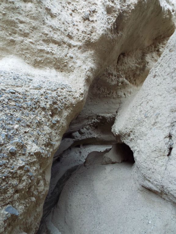 The dramatic canyon bends continue, as they have nonstop since near the main side canyon mouth: