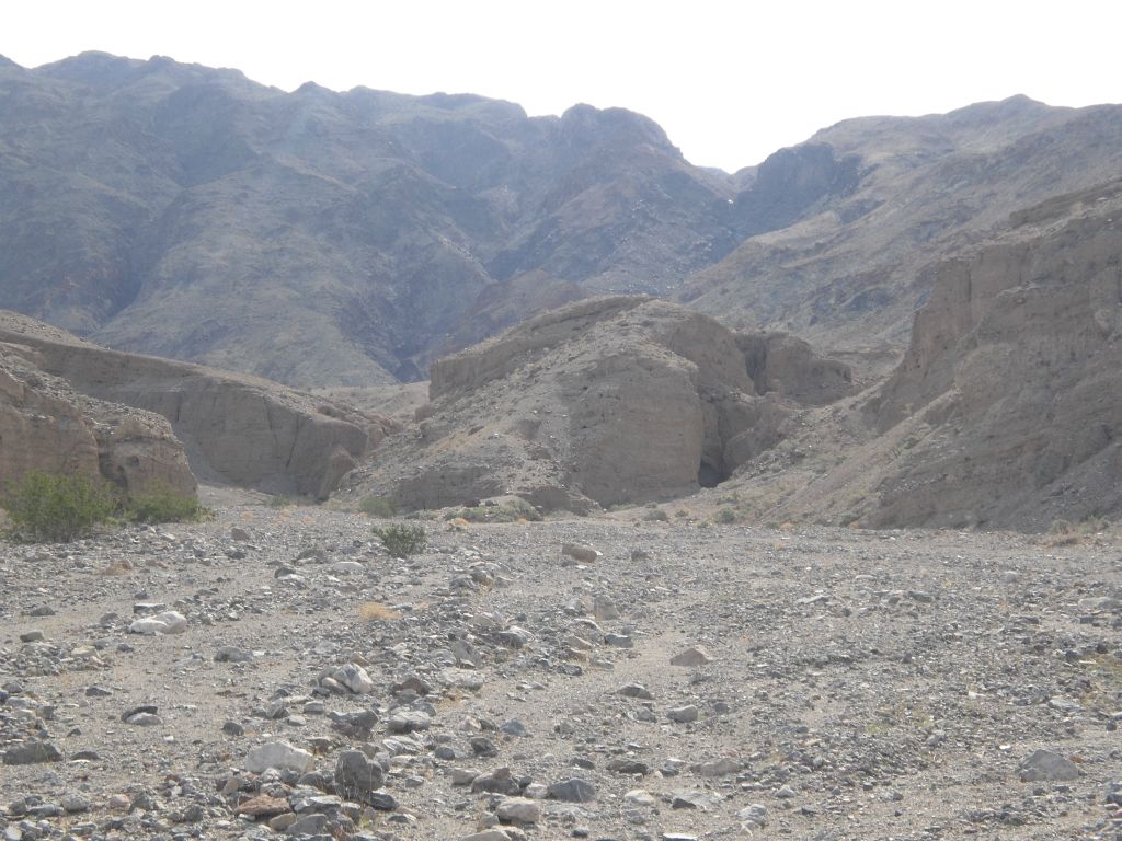 Up ahead is the first junction.  The main canyon continues left while the 1st side canyon splits off to the right: