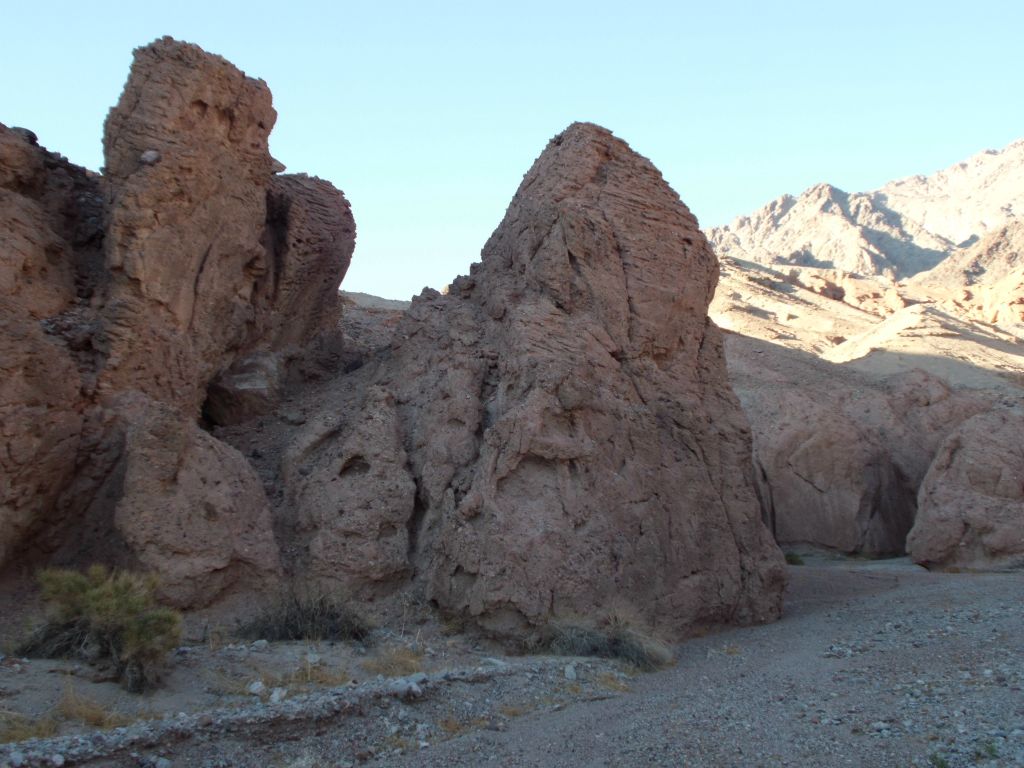 Back on the main canyon floor of Room Canyon and continuing on: