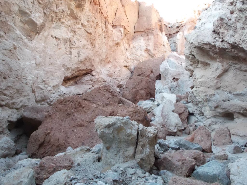 More variety of colors on display.  Room Canyon has quite a lot of variety: