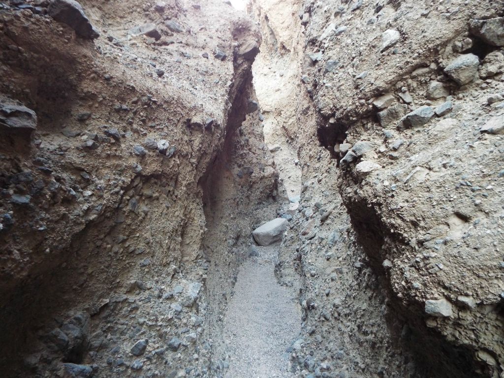 A gravel path cuts its way through the extreme narrows: