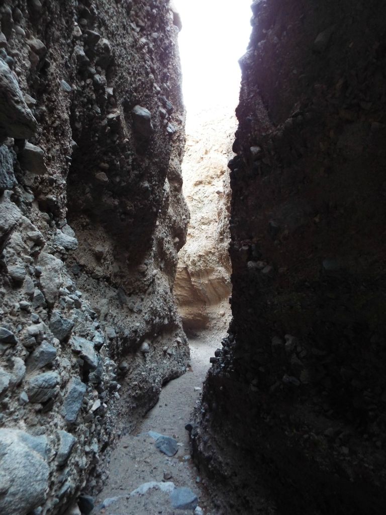 At the same time, the slot began darkening as less light was getting into the canyon: