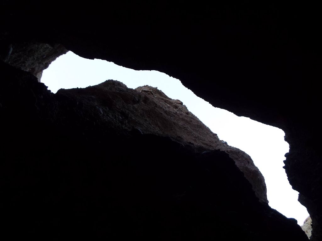 Looking high above the slot, you can see why very little light was reaching the ground: