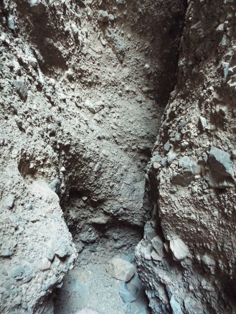 There was still a bit of sunlight filtering in near the start of the cavern slot: