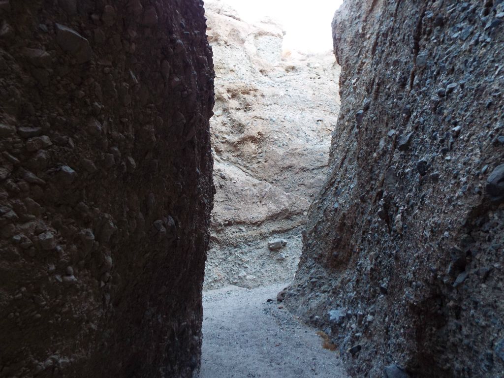A close-up of the rocks and boulders forming the conglomerate rock walls: