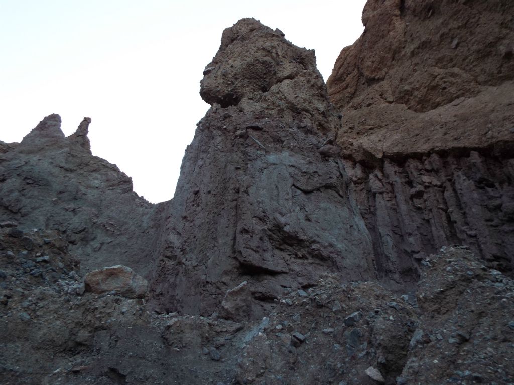 There were some amazing formations and pinnacles on the right side canyon wall: