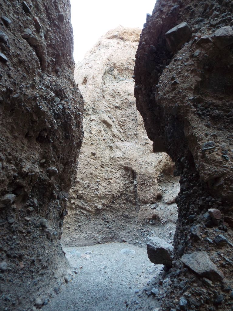 The canyon wall on the right has a nice curve to it, rather than straight angles: