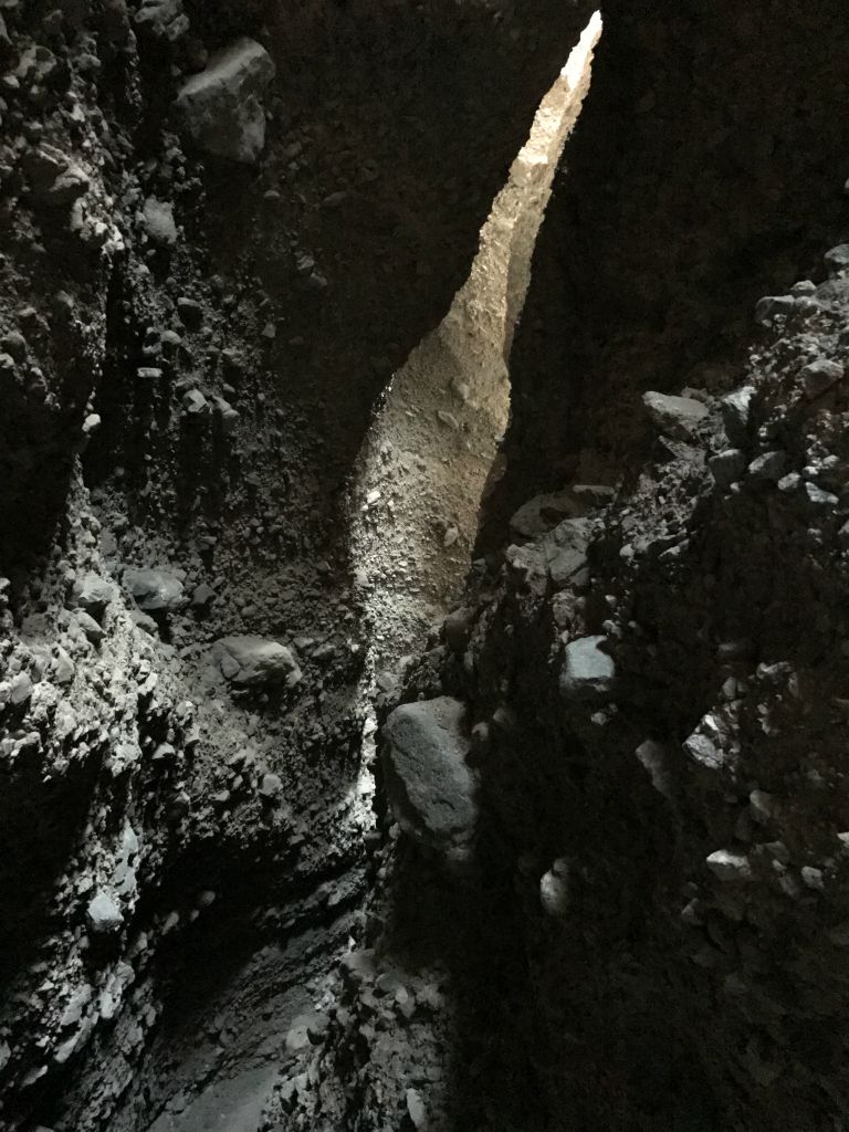 A stunning contrast in the slot between light and dark: