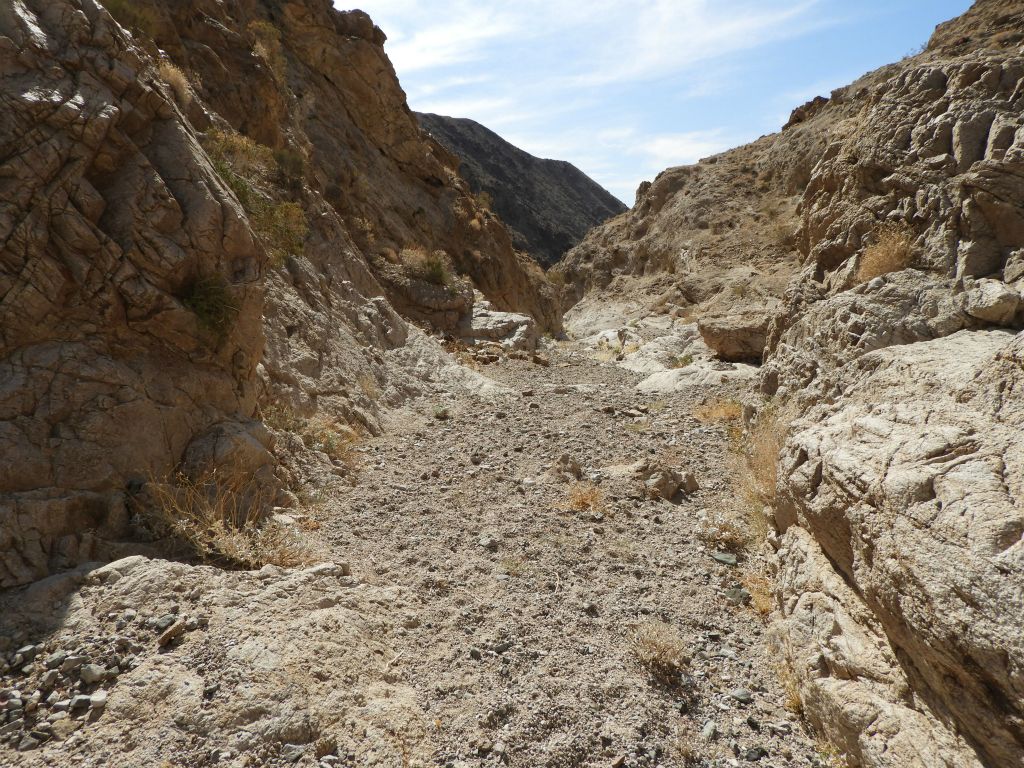 On the right side, you can see the bypass slope which leads above the canyon and to the overlook points of the spring: