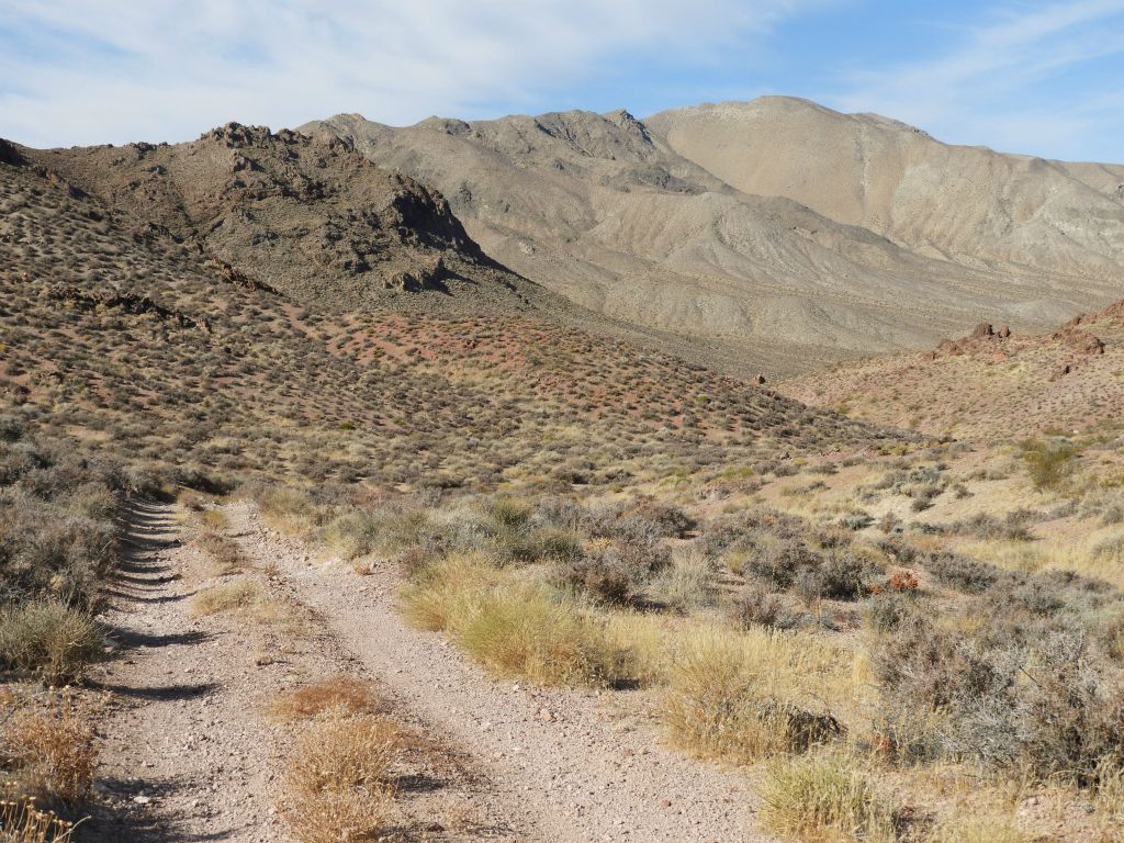 This one-mile connector road is a shortcut but it is very rough and should not be driven without HC and 4WD: