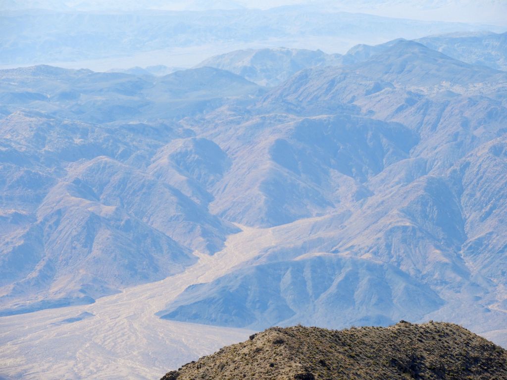 Owlshead Canyon is one of the most wide open canyons in the range but it does narrow down and have some major dry falls toward the end: