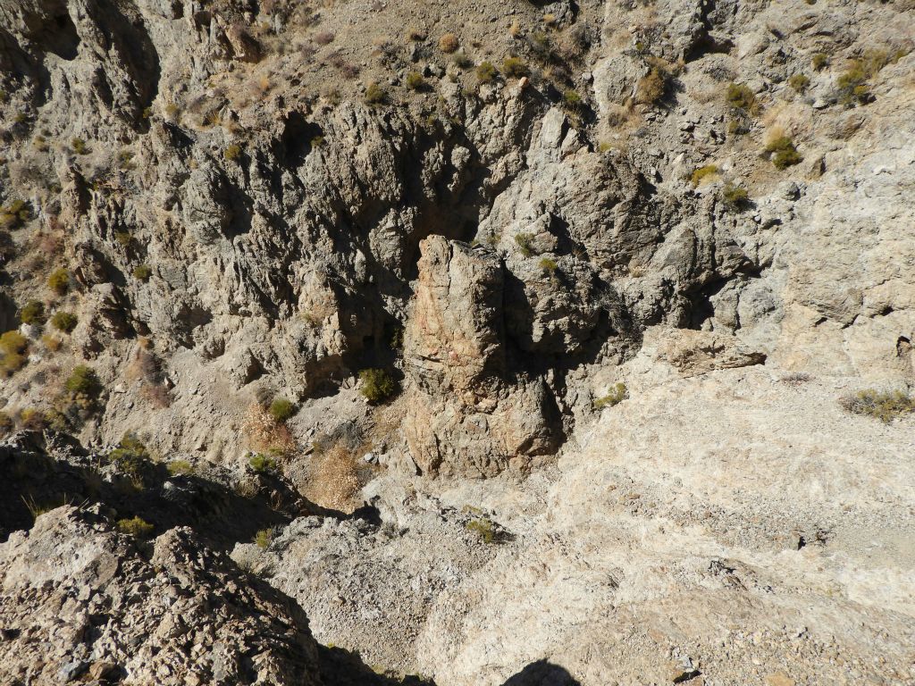 The gorge ended at the rim of the 1st major dry fall.  It was time to backtrack and look for a bypass: