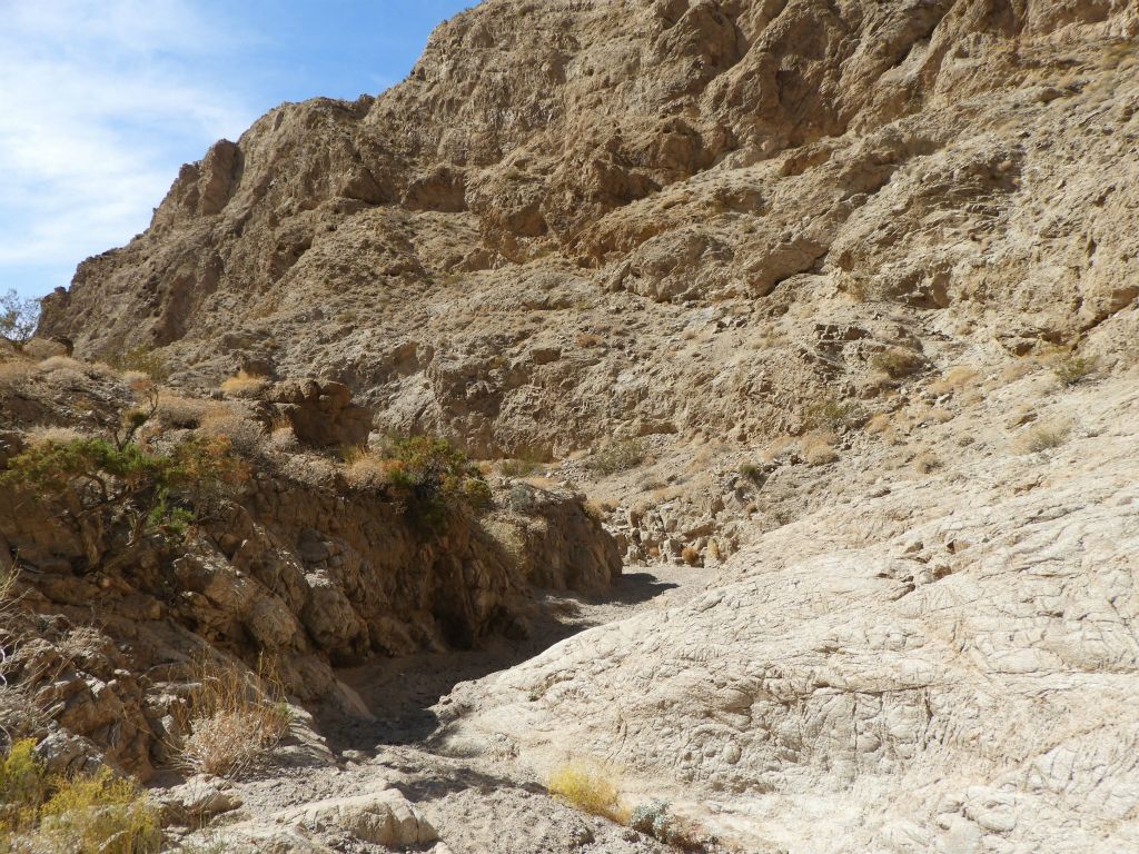 The canyon continues winding its way down around numerous bends: