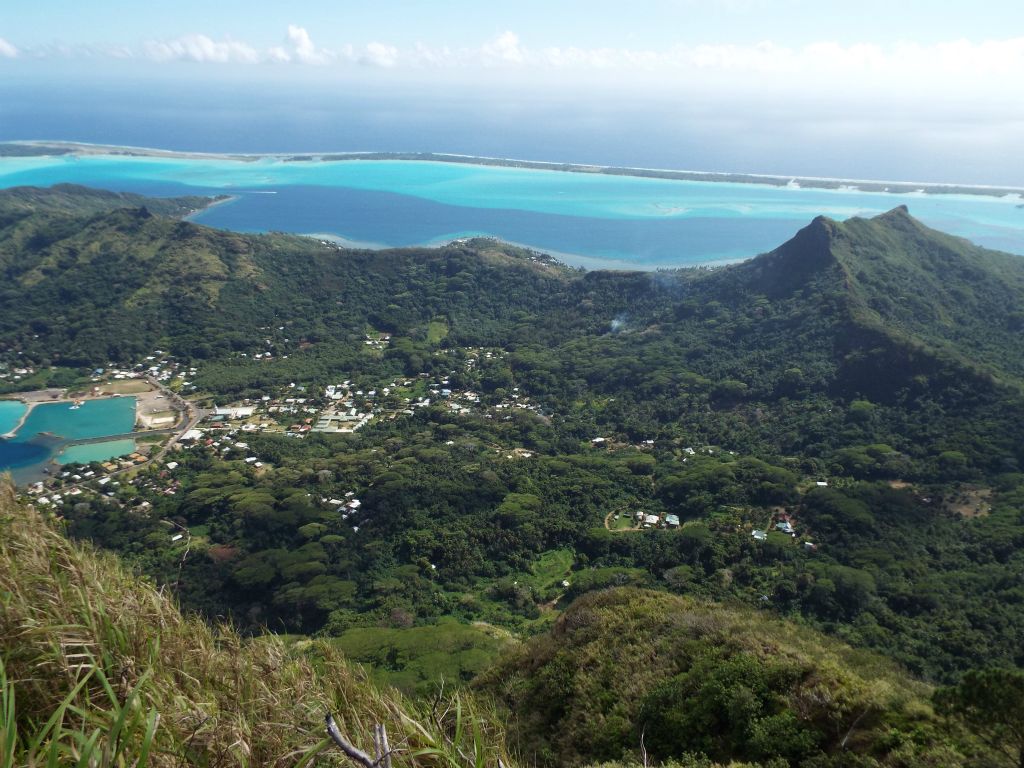A higher vantage point of Faanui looking to the north: