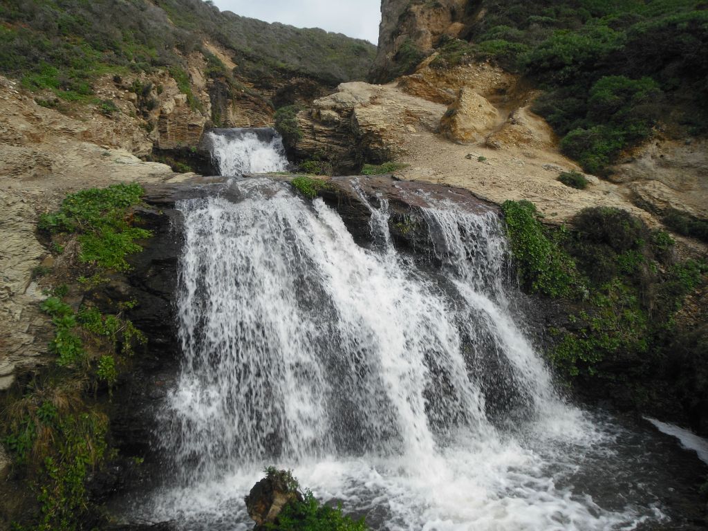 In this picture, both waterfalls in the middle portion are visible together: