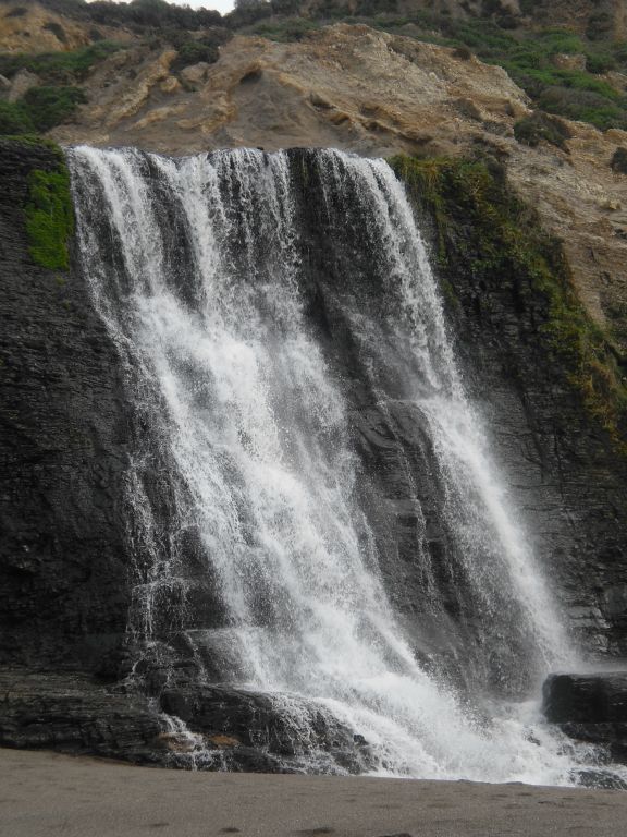 The next three pictures were all taken from the left side of the falls: