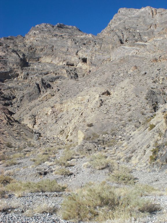 Continuing to make our way up the canyon with very few obstacles in the wash: