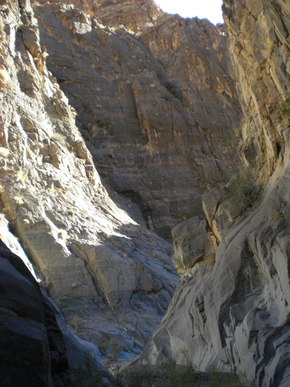 Very high canyon walls all around.  It is a good thing that there are no impassable dry falls, since a bypass would be impossible: