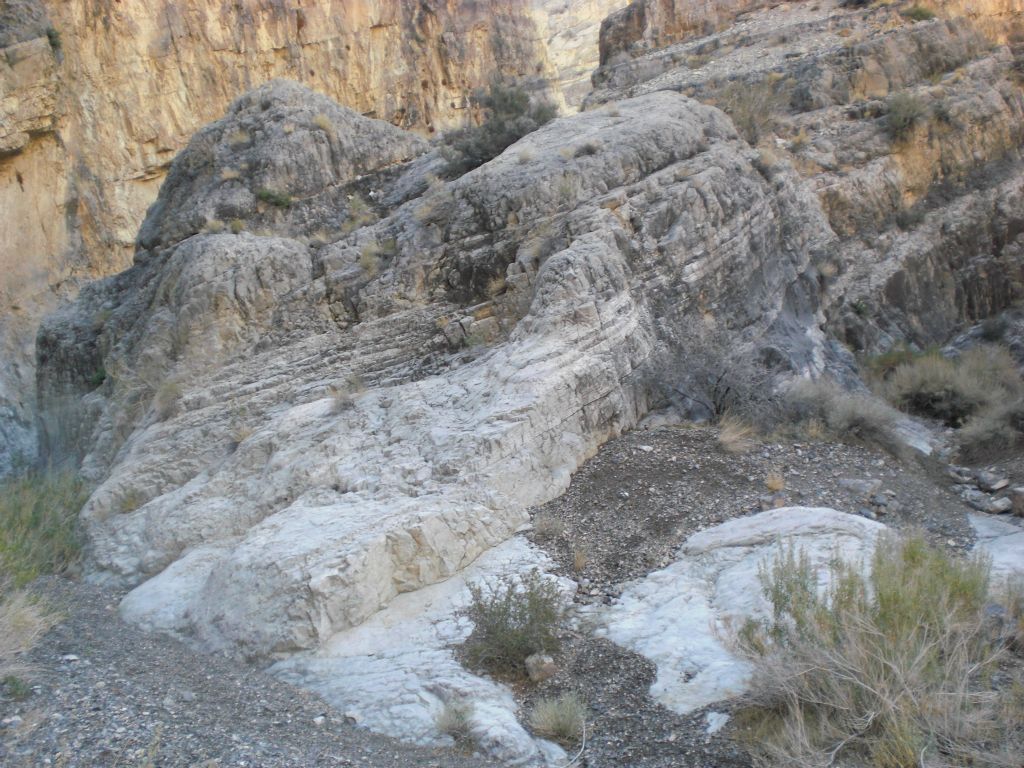 This shows the junction between the bypass (to the right) and the slot narrows (to the left):