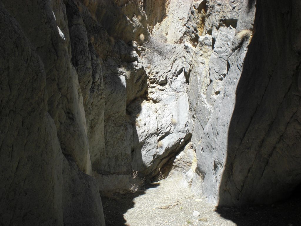 The sun was shining into parts of the narrows which made taking photographs tricky: