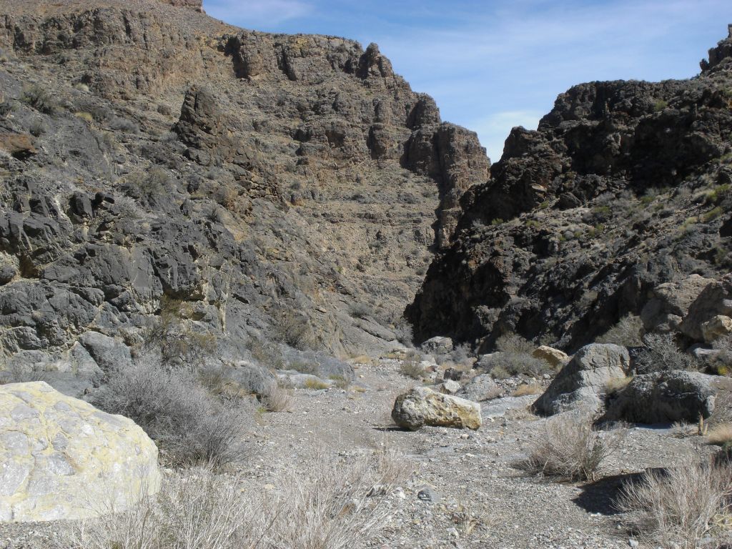 More boulders in the wash as we headed toward the 2nd Narrows: