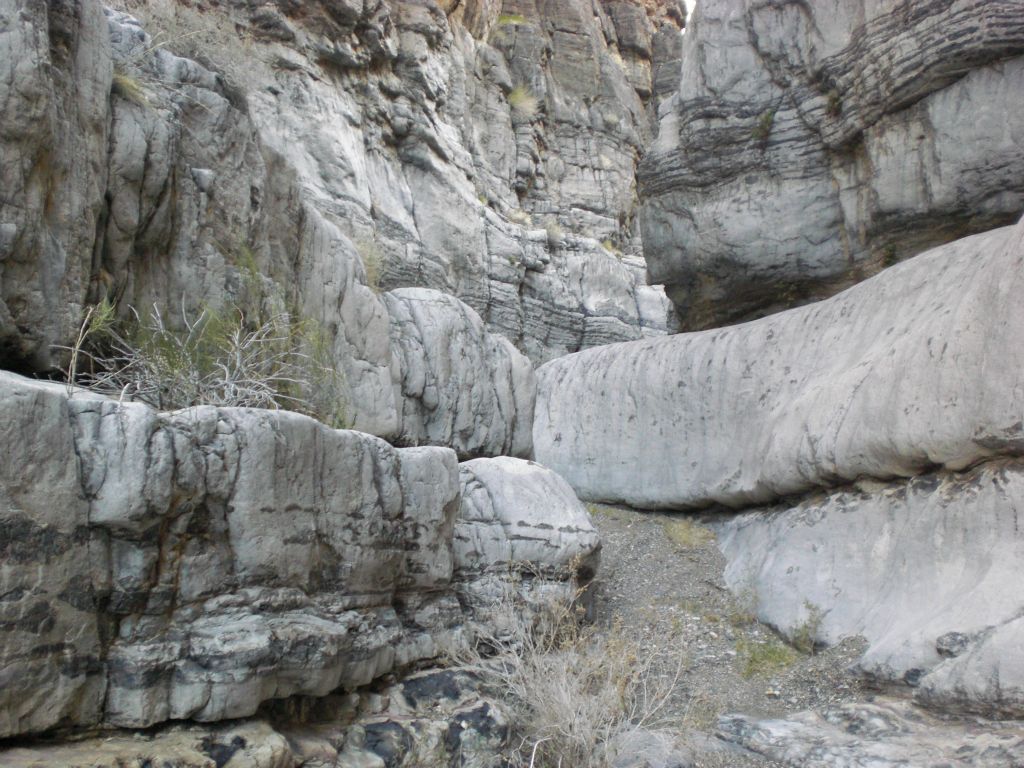 Various rock shelves about shoulder height in this part of the narrows: