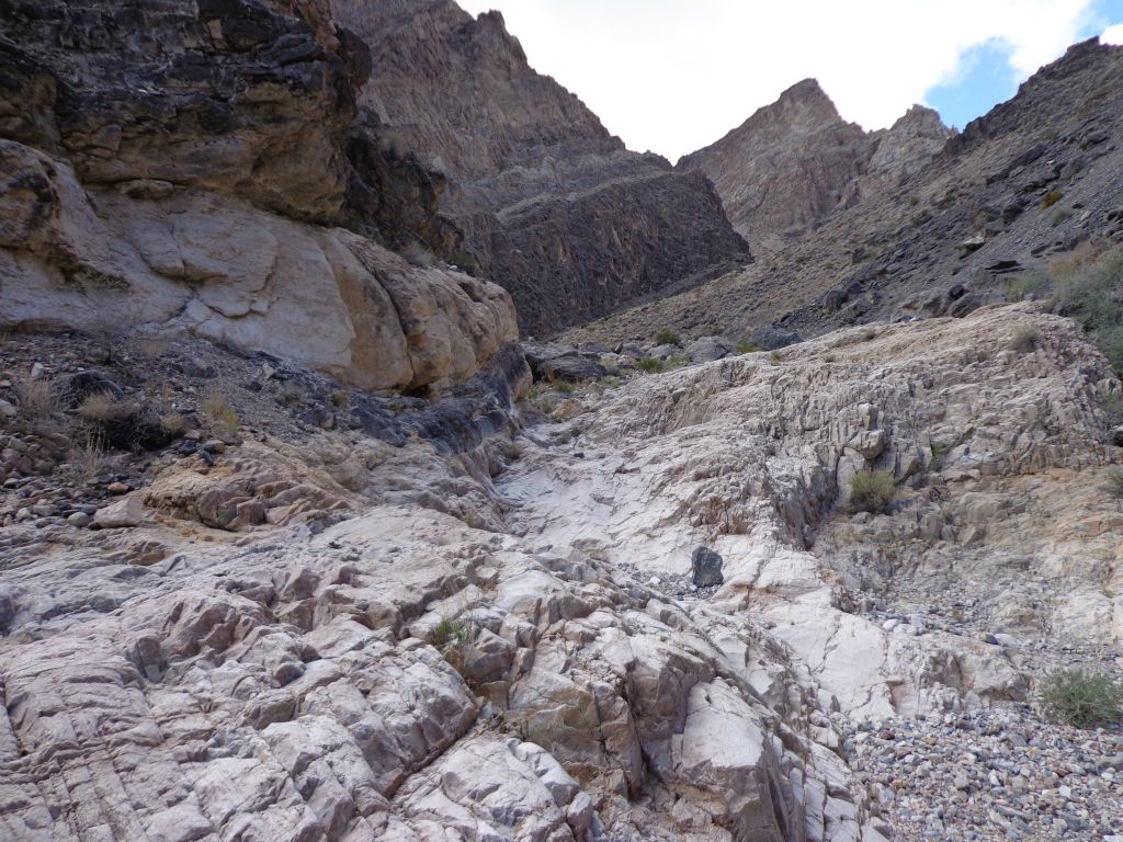 The floor of the canyon turned to solid rock with white and pink colors: