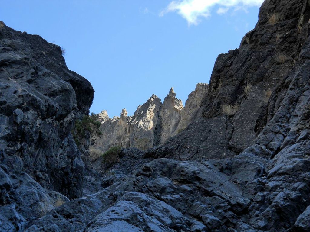 Beyond the dry fall, there were some neat pinnacles in the distance: