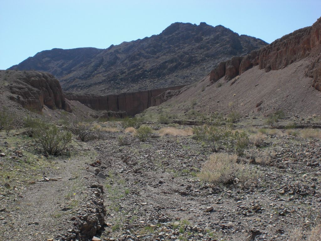 Approaching the canyon from the mouth.  The cliff I was standing on to take the last picture is at the far end of this picture: