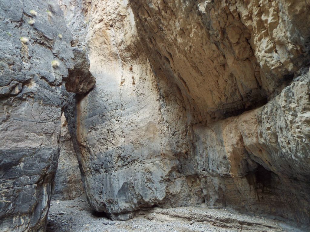 An awesome turn in Lost Slot.  Take note of the wedged boulder on the upper left: