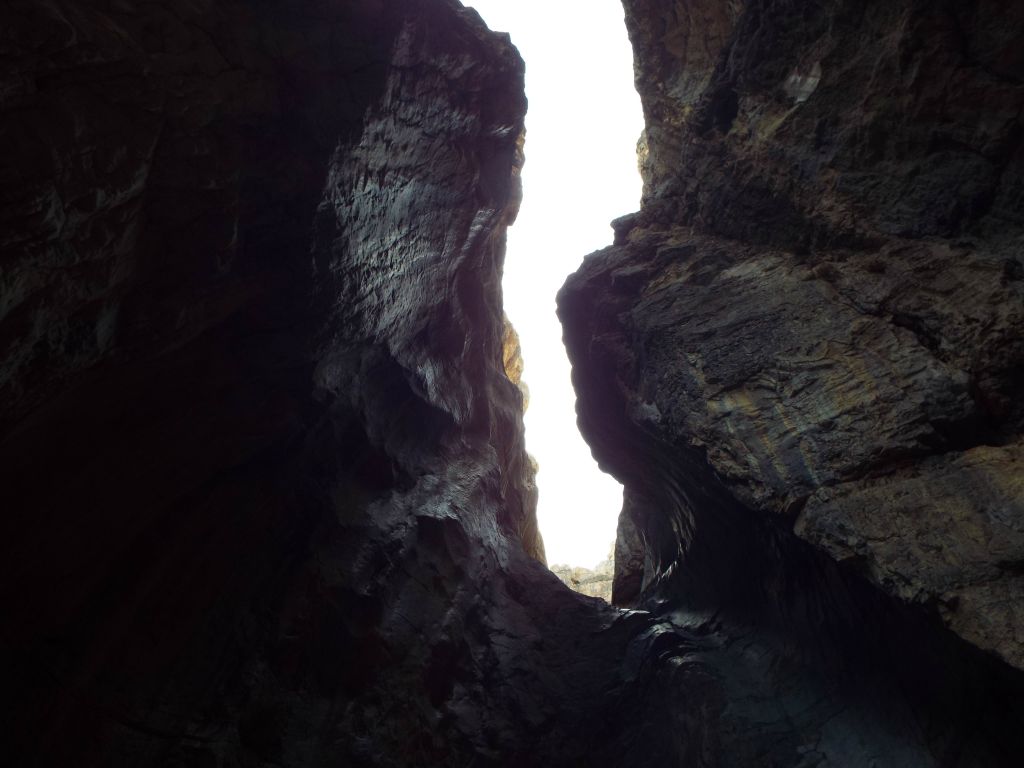 Looking straight up out of the canyon gives you a sense of how enclosed Lost Slot really is:
