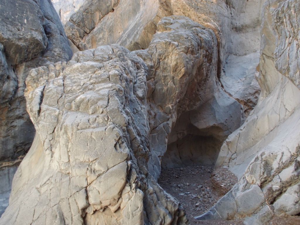 In this picture, notice how the narrows turn dramatically from one direction to the other: