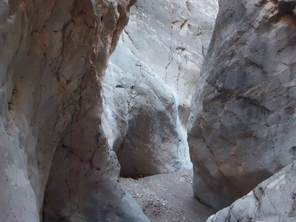 More polished walls through the narrows:
