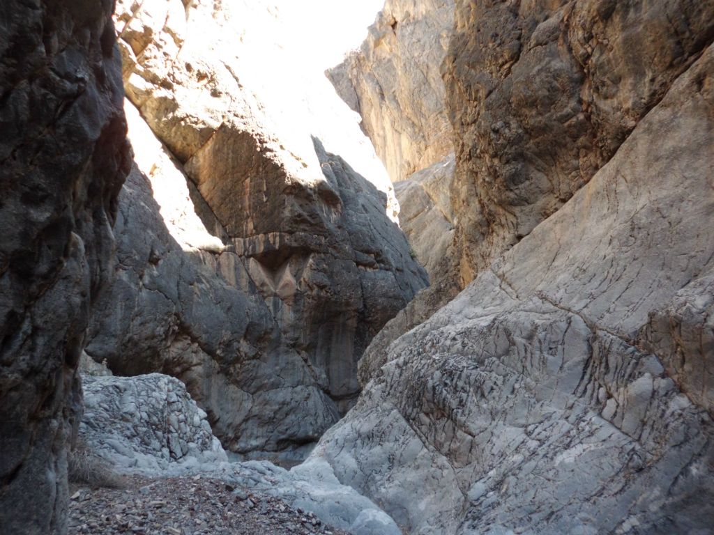 A bit more sunlight finding its way into the canyon at this spot: