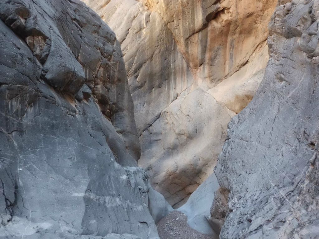 Notice the beautiful streak patterns on the canyon wall in the next two pictures: