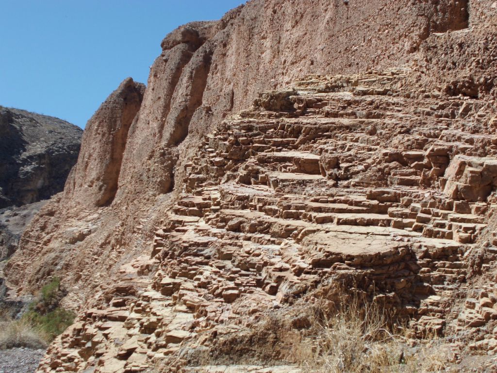 And these were the walls on the right side.  Same problem, no easy bypasses.  But as you can see, the rock steps leading halfway up the wall are very pretty: