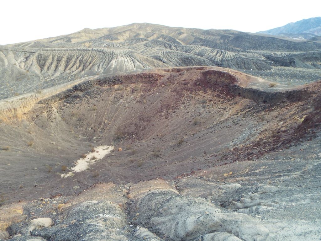 There is also a small rim trail around Little Hebe Crater which shows various views: