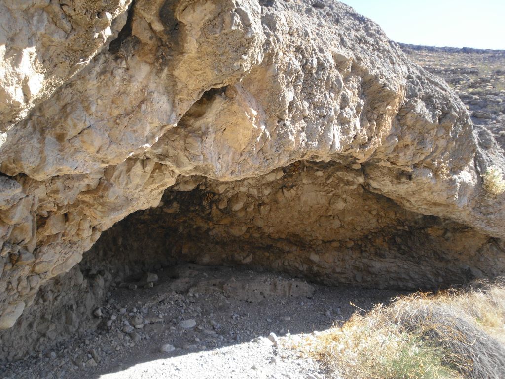 A large undercut or cave which my fellow hikers called "the cat's den":