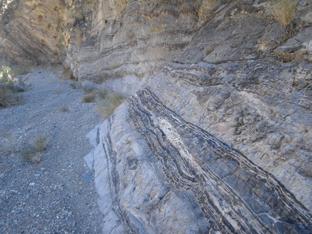 Check out the unique characteristics of the right and left canyon walls in the next two pictures: