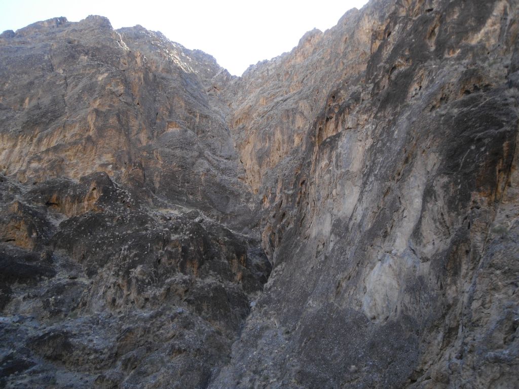 First sign of the golden glow on the upper canyon walls which was very evident in the lower canyon: