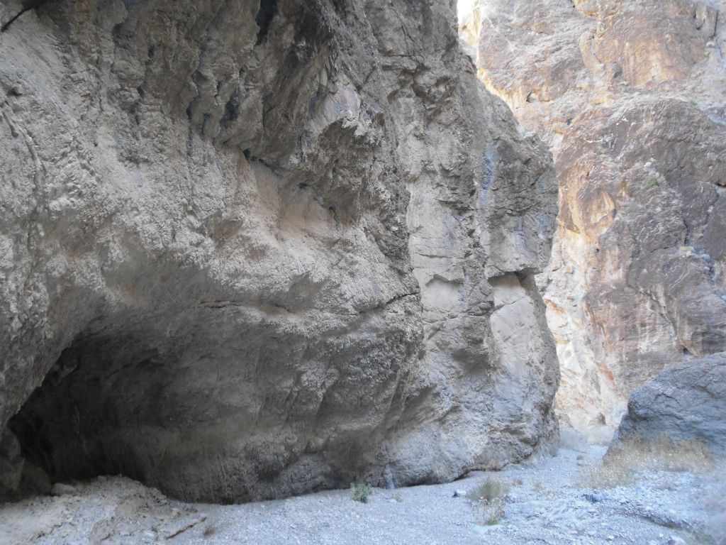 In the next five pictures, the golden glow becomes more evident as the canyon narrows down: