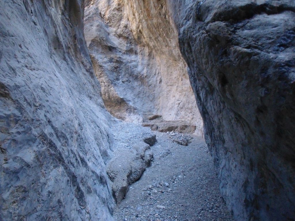 Along with the blue color, the golden glow of the upper canyon walls also extended down to the wash: