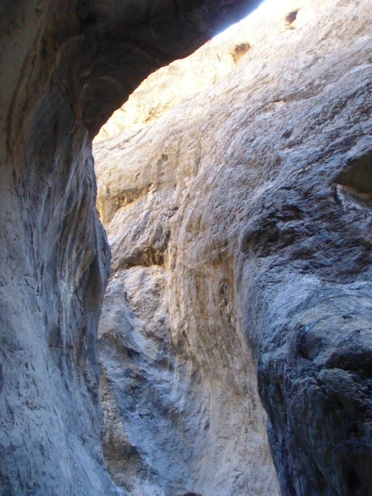 The canyon walls had gotten so high that I couldn't get the wash in the picture.  This is an overhang which turns sharply in the narrows: