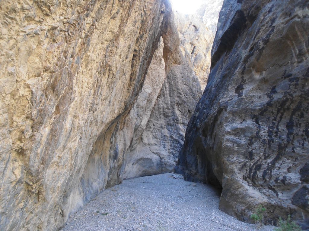 Notice how close the walls come together up ahead.  They are almost touching each other: