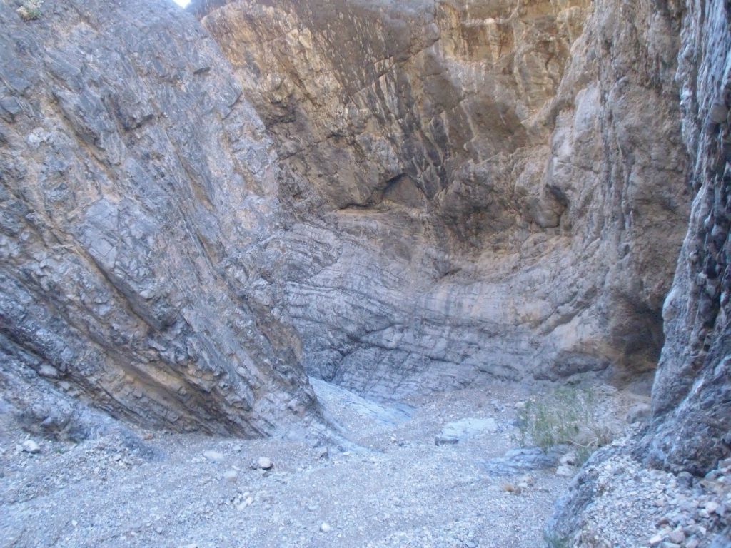 The canyon constricted up ahead as we rounded this bend:
