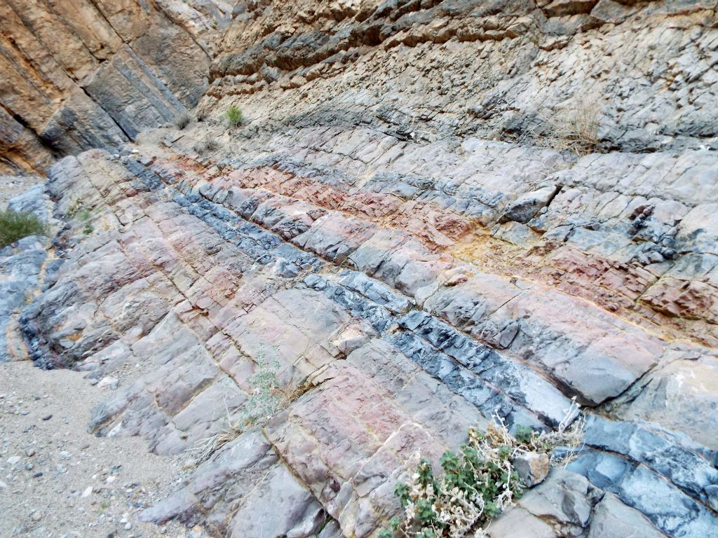 A closer look at the red and blue layered wall on the right side: