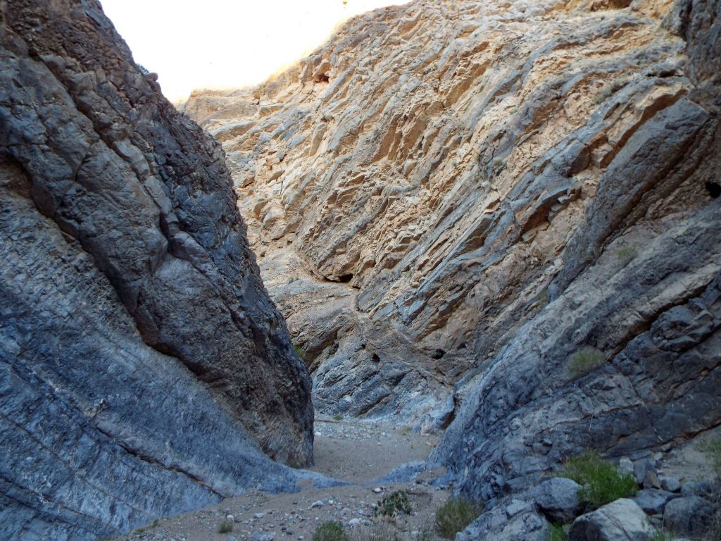 As with most narrow canyons, Pothole Canyon had extensive twists and turns: