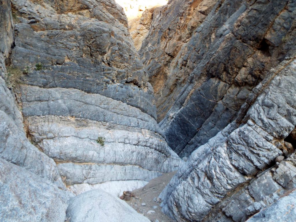 At this spot, the canyon once again constricted into slot narrows: